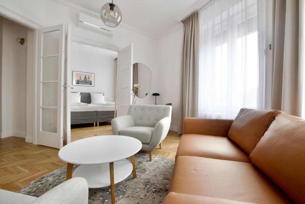 Premium Apartment By Hi - Central 2 Bedroom - Best View Budapest Exteriör bild