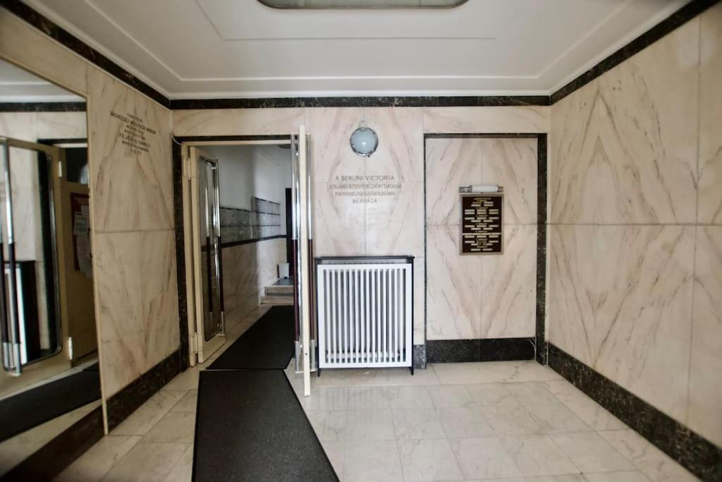 Premium Apartment By Hi - Central 2 Bedroom - Best View Budapest Exteriör bild