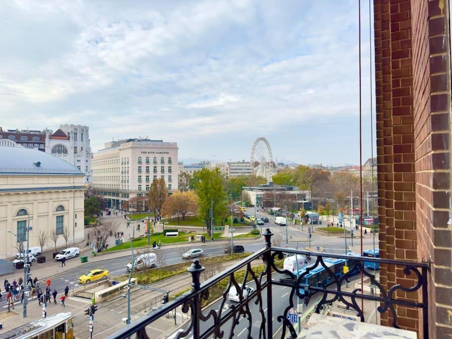 Premium Apartment By Hi - Central 2 Bedroom - Best View Budapest Exteriör bild