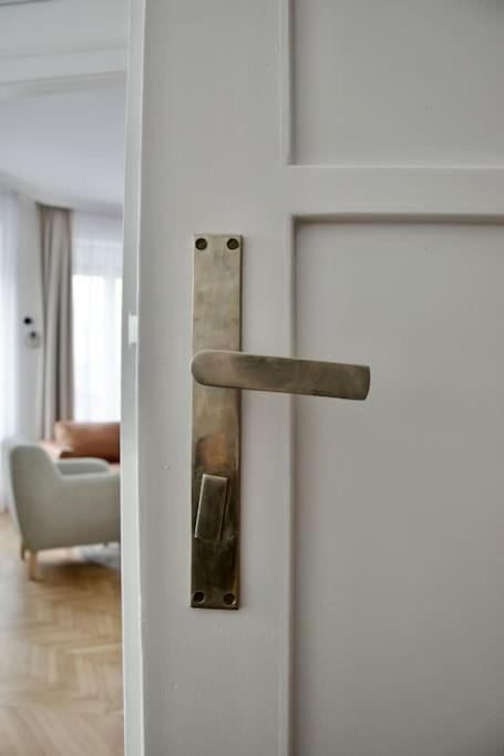 Premium Apartment By Hi - Central 2 Bedroom - Best View Budapest Exteriör bild